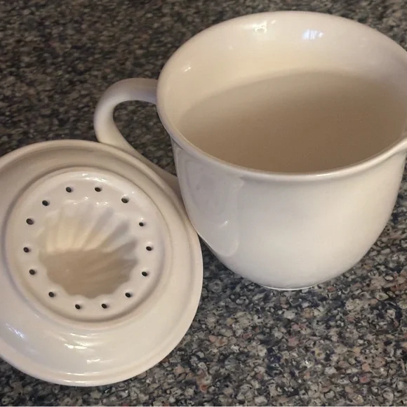 🍊Rae Dunn “SQUEEZE” Ceramic Citrus Juicer🍊 - Picture 3 of 5